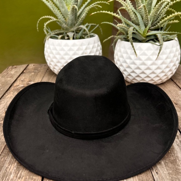 H02 Hat Halcon shape in Black suede with black/brown feather NWOT main image 9
